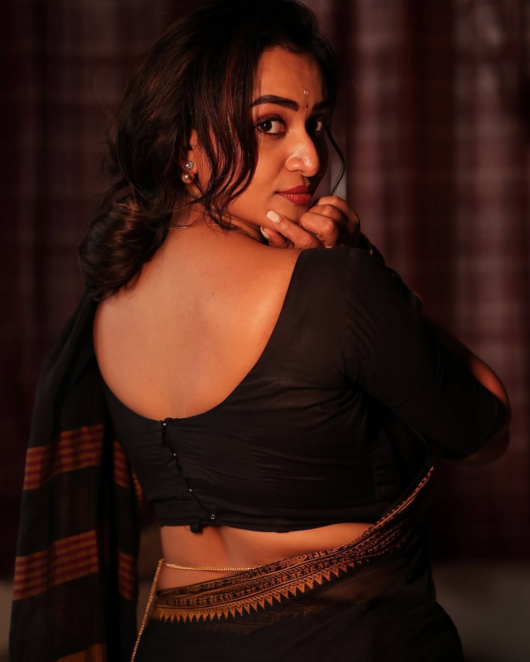 Janani Ashok Kumar in a black saree with yellow border outdoor gallery (3)