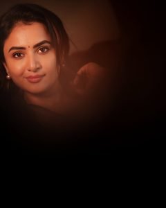 Gallery photography captures Janani Ashok Kumar's bold color coordination skills