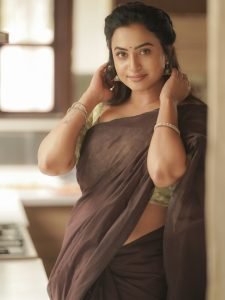 Janani Ashok Kumar embodies natural elegance in brown saree with olive green blouse