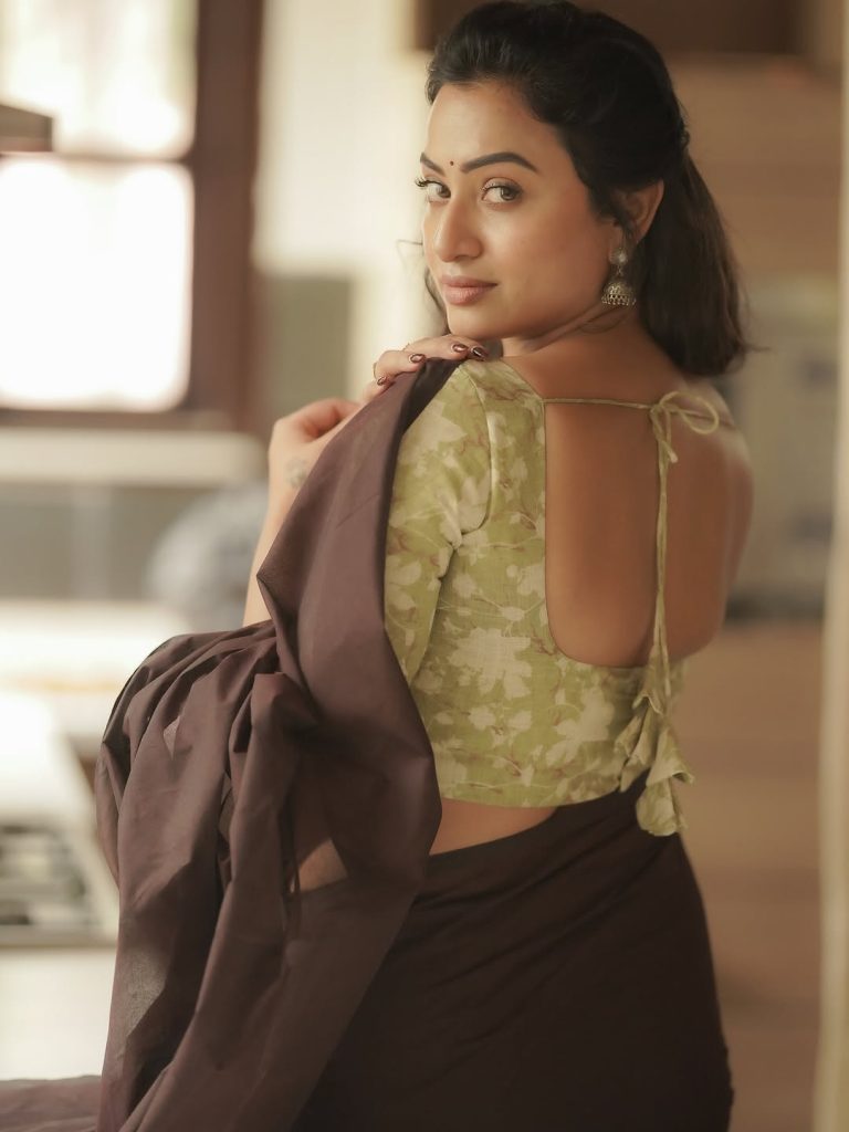 Janani Ashok Kumar embodies natural elegance in brown saree with olive green blouse
