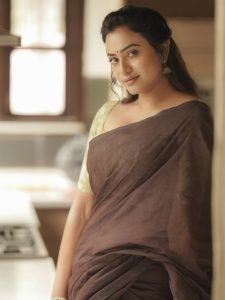 Earthy brown saree coordination showcases Janani Ashok Kumar's color expertise