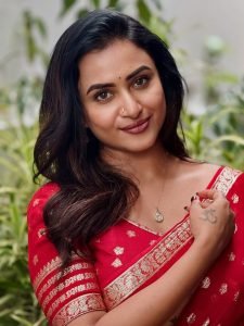 Janani Ashok Kumar embodies elegance in red saree with intricate gold zari work