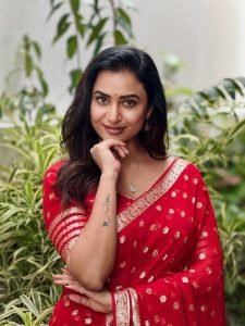 Janani Ashok Kumar embodies elegance in red saree with intricate gold zari work