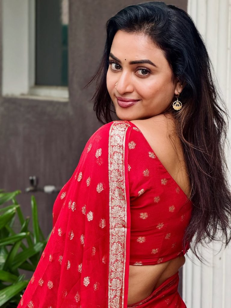 Traditional red saree with gold zari border showcases Janani Ashok Kumar's luxury fashion