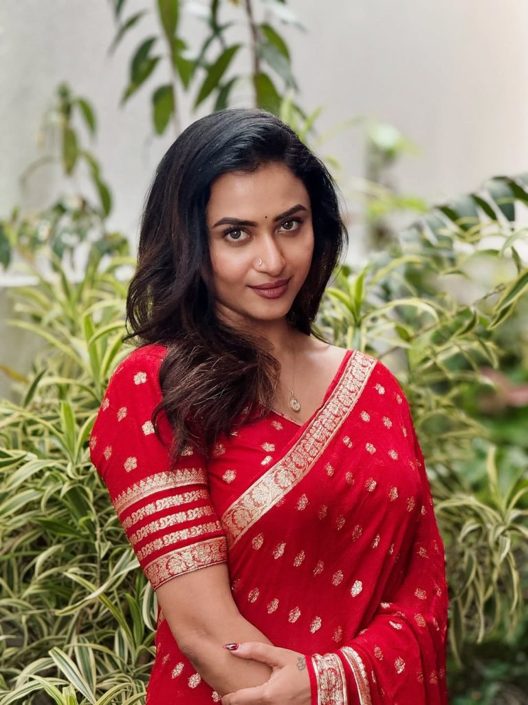 Traditional red saree with gold zari border showcases Janani Ashok Kumar's luxury fashion