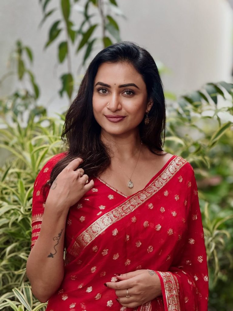 Traditional red saree with gold zari border showcases Janani Ashok Kumar's luxury fashion