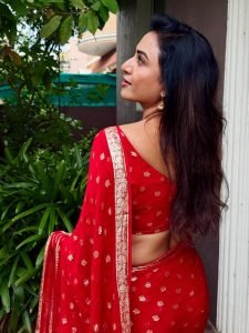 Classic red and gold combination highlights Janani Ashok Kumar's traditional fashion sense