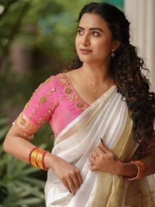 Traditional Kerala saree showcases Janani Ashok Kumar's regional cultural appreciation