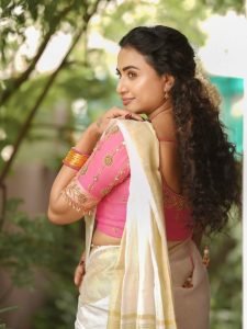Traditional Kerala saree showcases Janani Ashok Kumar's regional cultural appreciation