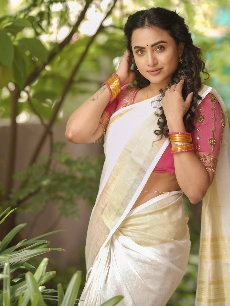 Regional traditional styling highlights Janani Ashok Kumar's cultural fashion knowledge