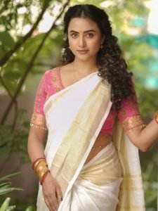 Regional traditional styling highlights Janani Ashok Kumar's cultural fashion knowledge