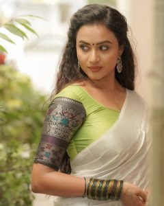 Beautiful embroidered blouse adds artistic accent to Janani Ashok Kumar's white saree