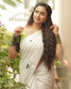 Janani Ashok Kumar embodies sophistication in white saree with detailed green embroidery
