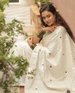 Beautiful embroidered blouse adds artistic accent to Janani Ashok Kumar's white saree