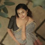 Janani Ashok Kumar embodies modern elegance in block print saree with black blouse