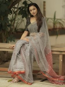 Classic black blouse perfectly complements Janani Ashok Kumar's block print saree