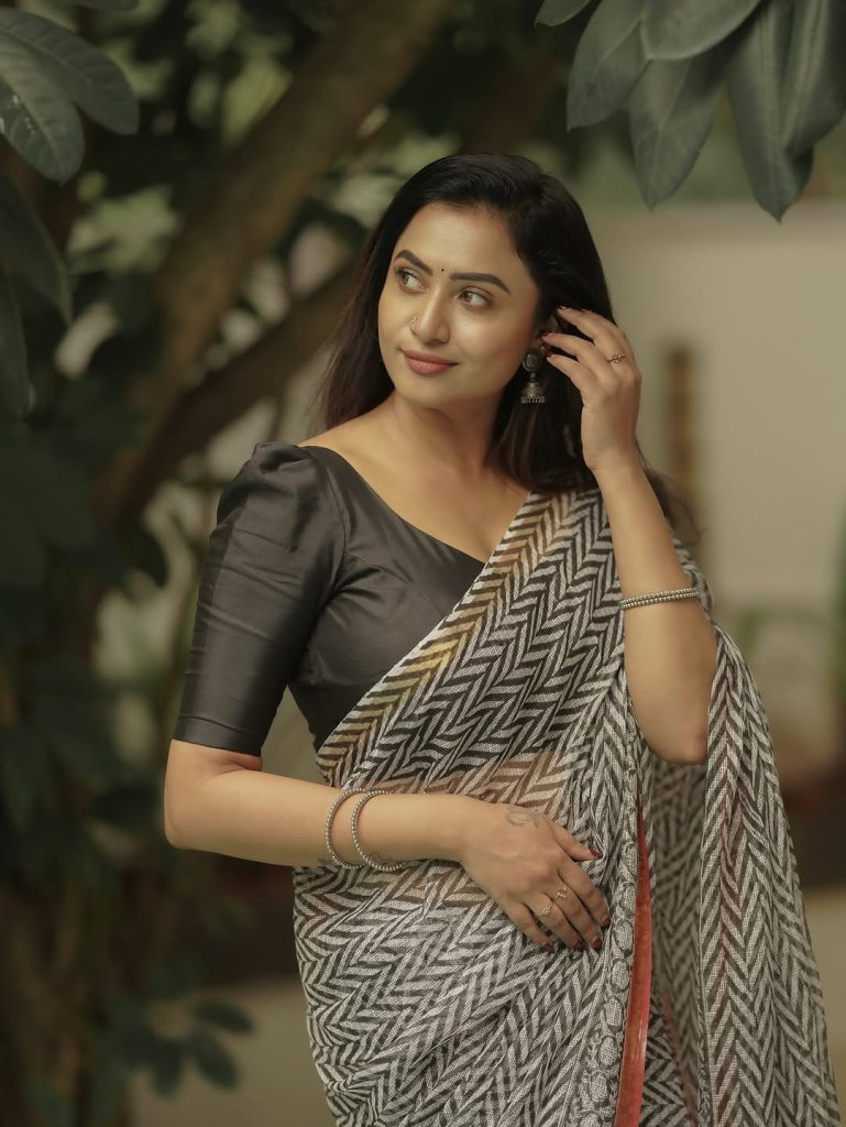 Contemporary traditional fashion showcases Janani Ashok Kumar's style evolution