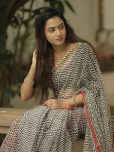 Janani Ashok Kumar embodies modern elegance in block print saree with black blouse