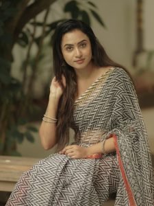 Janani Ashok Kumar embodies modern elegance in block print saree with black blouse