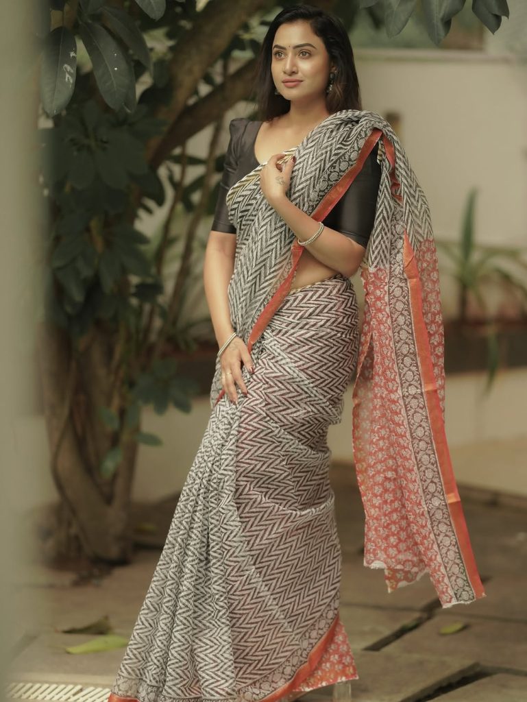 Classic black blouse perfectly complements Janani Ashok Kumar's block print saree