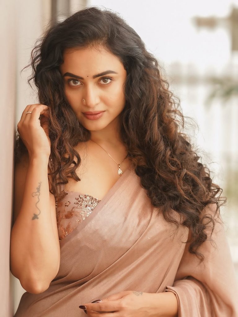 Janani Ashok Kumar embodies grace in brown drape with flowing loose curls
