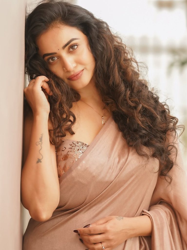 Janani Ashok Kumar embodies grace in brown drape with flowing loose curls