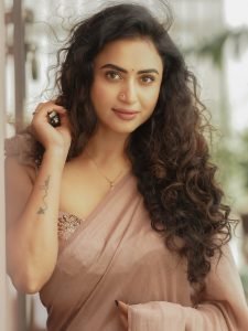 Janani Ashok Kumar embodies grace in brown drape with flowing loose curls
