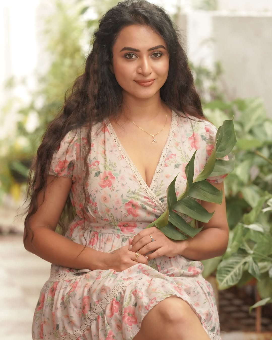 Janani Ashok Kumar’s casual outdoor look in light pink floral mini dress (18)