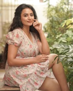 Contemporary mini dress highlights Janani Ashok Kumar's casual fashion sense