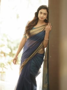 Minimal accessories approach highlights Janani Ashok Kumar's natural beauty