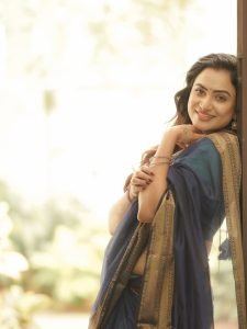 Minimal accessories approach highlights Janani Ashok Kumar's natural beauty