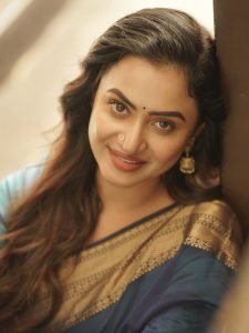 Minimal accessories approach highlights Janani Ashok Kumar's natural beauty