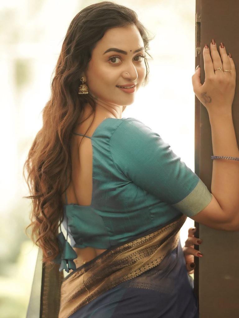 Janani Ashok Kumar embodies sophistication in saree with beautiful curled hair