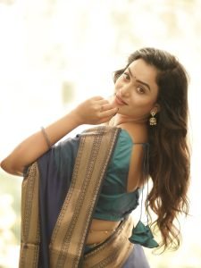 Janani Ashok Kumar embodies sophistication in saree with beautiful curled hair