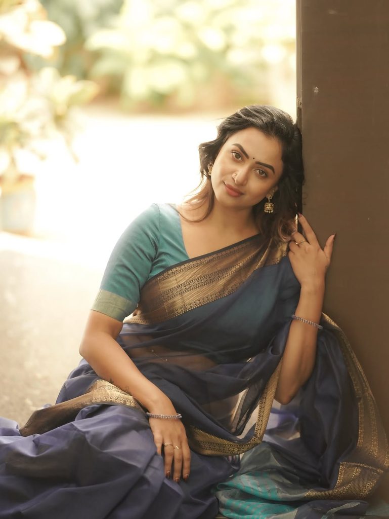 Janani Ashok Kumar embodies sophistication in saree with beautiful curled hair
