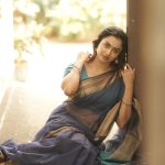 Janani Ashok Kumar embodies sophistication in saree with beautiful curled hair