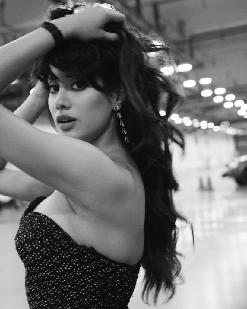 Elegant black dress emphasizes Janhvi's sophisticated glamour approach