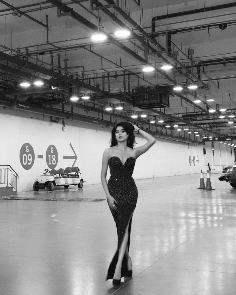 Classic black styling creates timeless elegance for Janhvi's portrait