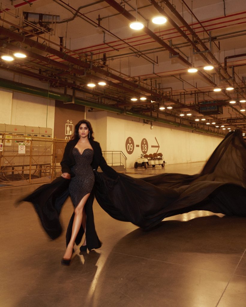 Elegant black dress emphasizes Janhvi's sophisticated glamour approach