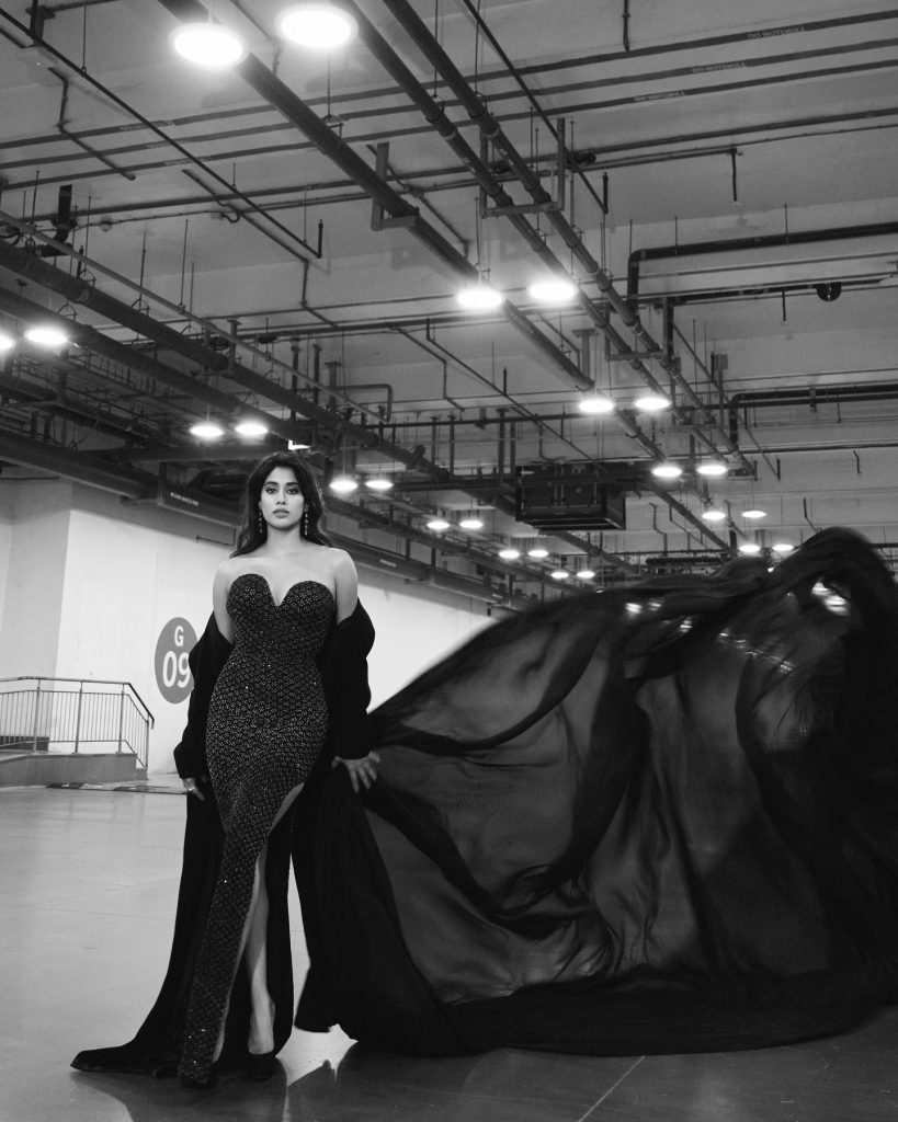 Elegant black dress emphasizes Janhvi's sophisticated glamour approach