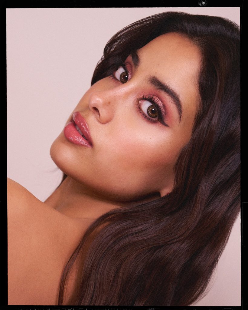 Figure-hugging dress highlights Janhvi's confident screen presence