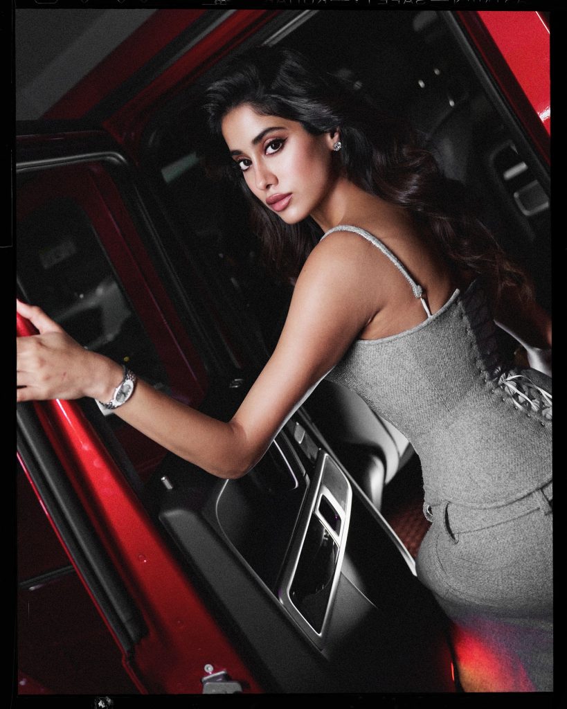 Janhvi poses confidently in form-fitting hot dress design