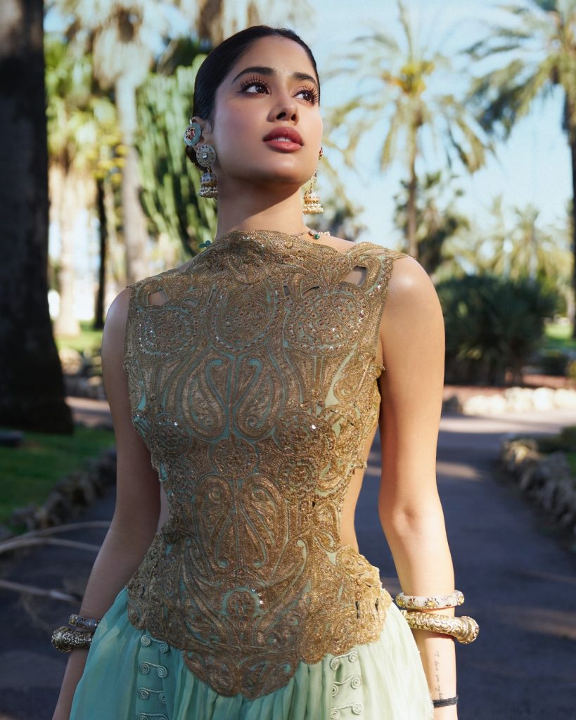 Janhvi embodies elegance in intricately designed traditional ensemble