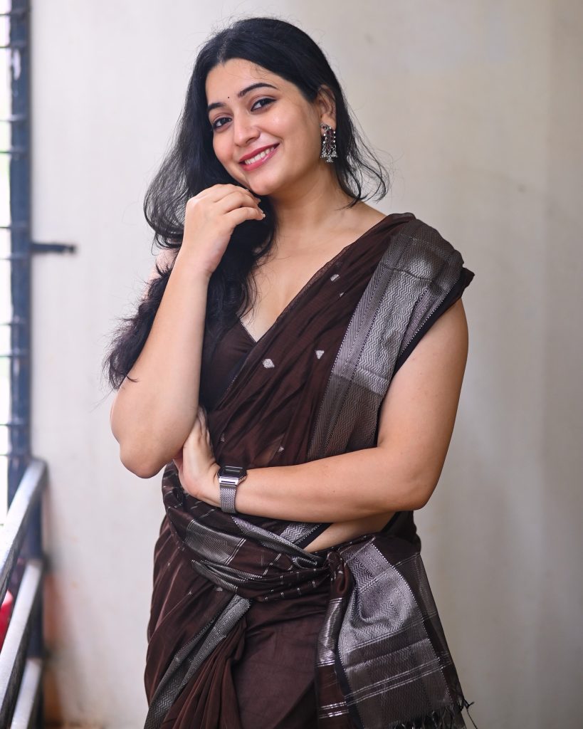 Elegant draping techniques highlighted in Kanduri Sudha's traditional attire