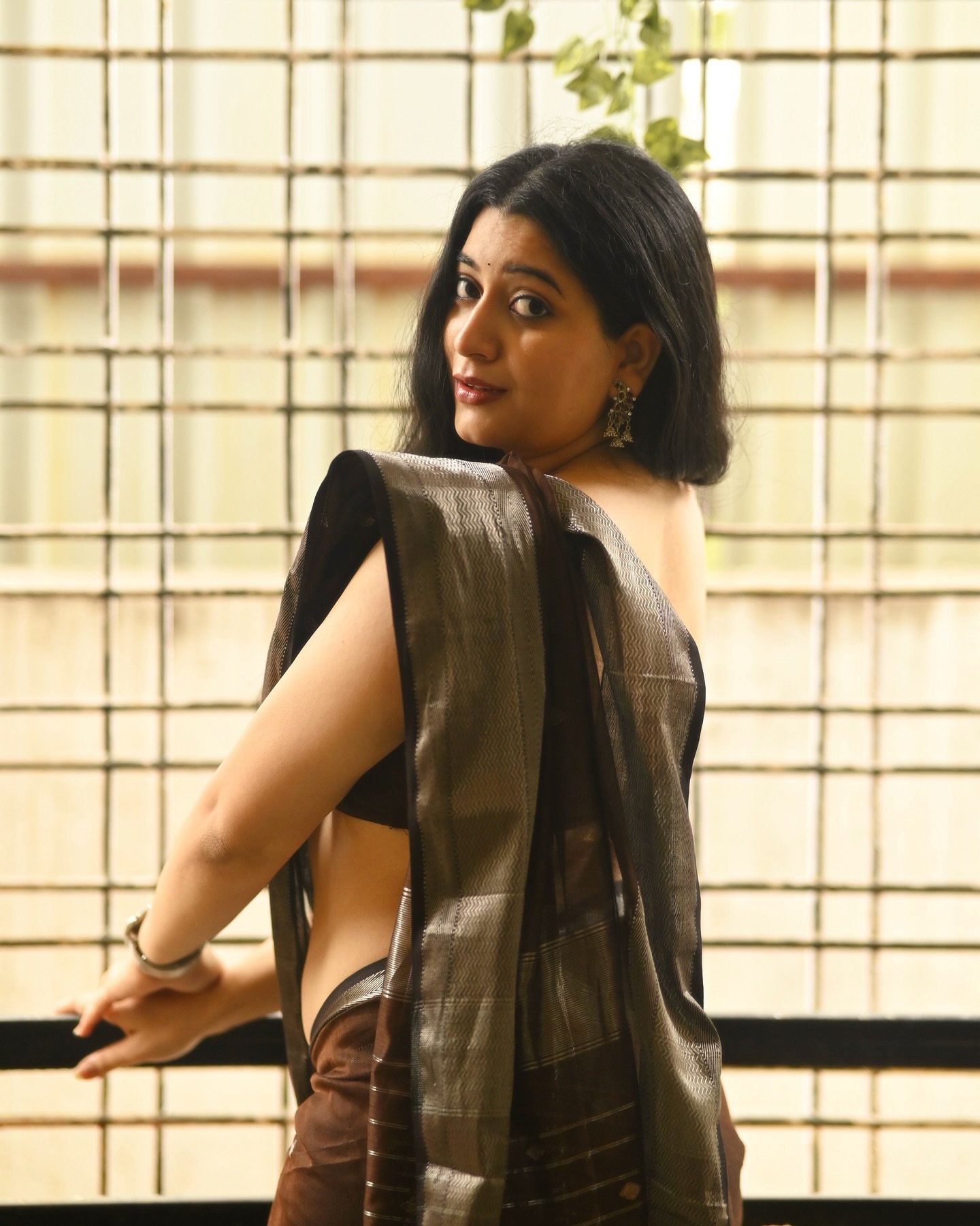 Kanduri Sudha Hot Photos in Saree (2)