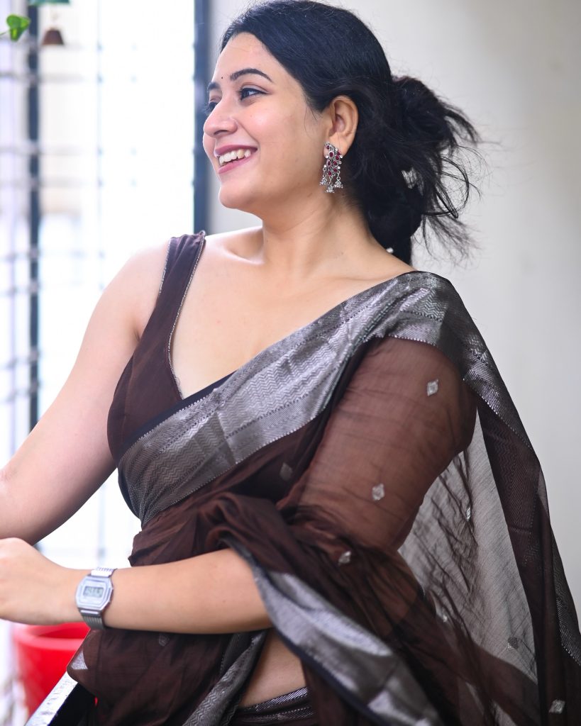 Elegant draping techniques highlighted in Kanduri Sudha's traditional attire