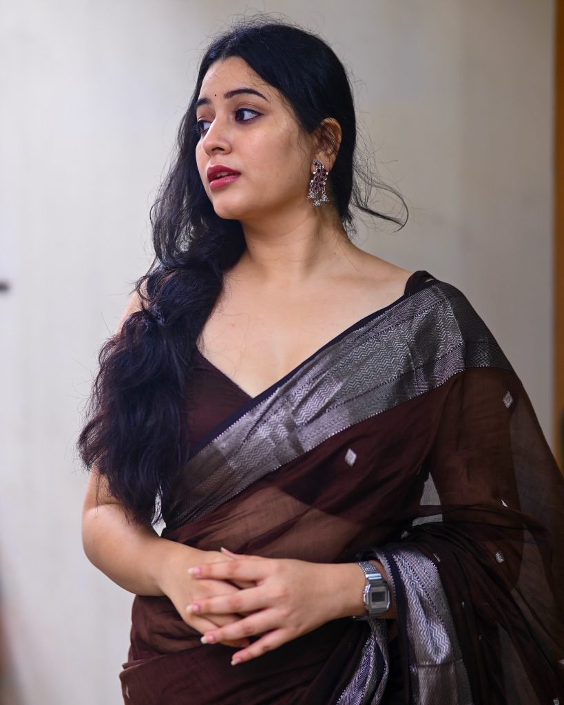 Elegant draping techniques highlighted in Kanduri Sudha's traditional attire