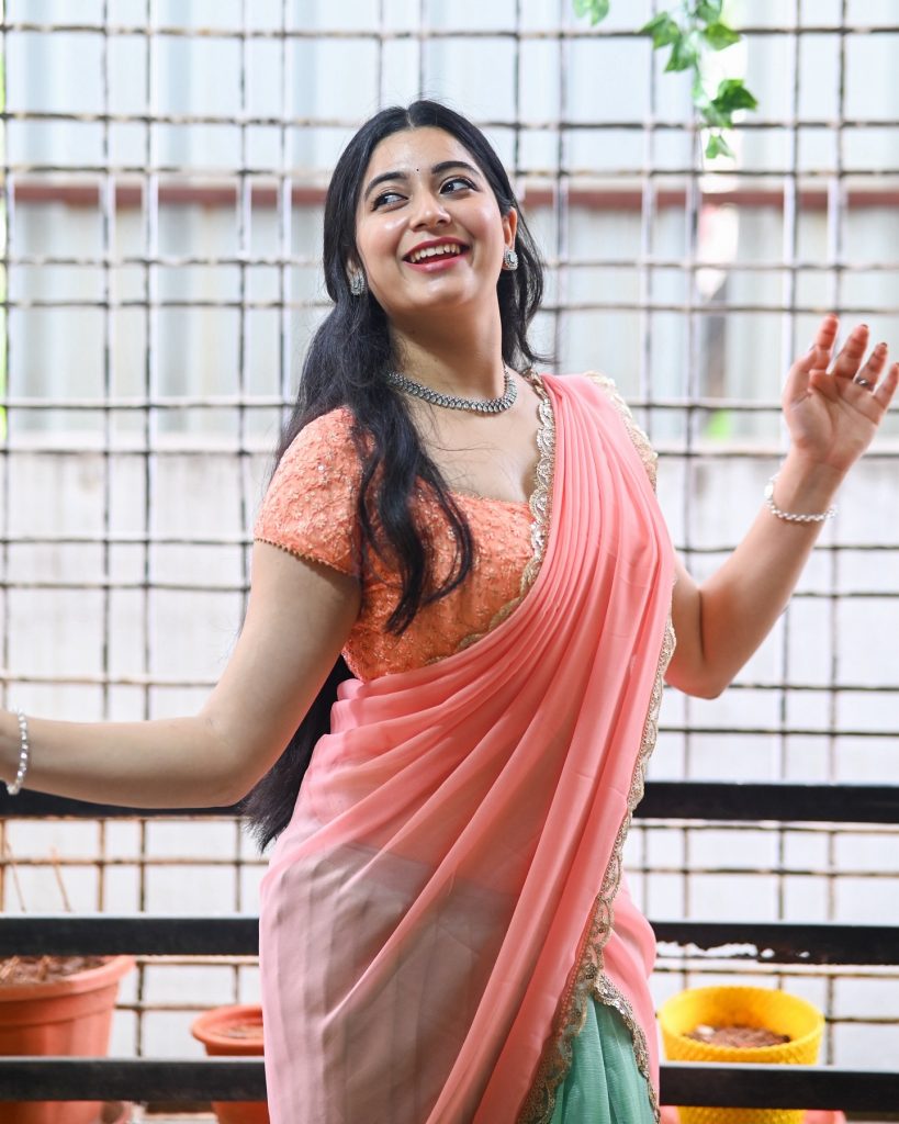 Feminine pink drape enhances Kanduri Sudha's natural beauty and charm