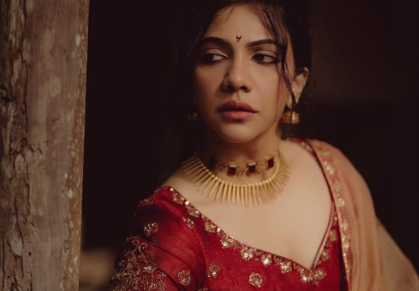 Traditional red bridal attire creates wedding elegance for Madonna Sebastian