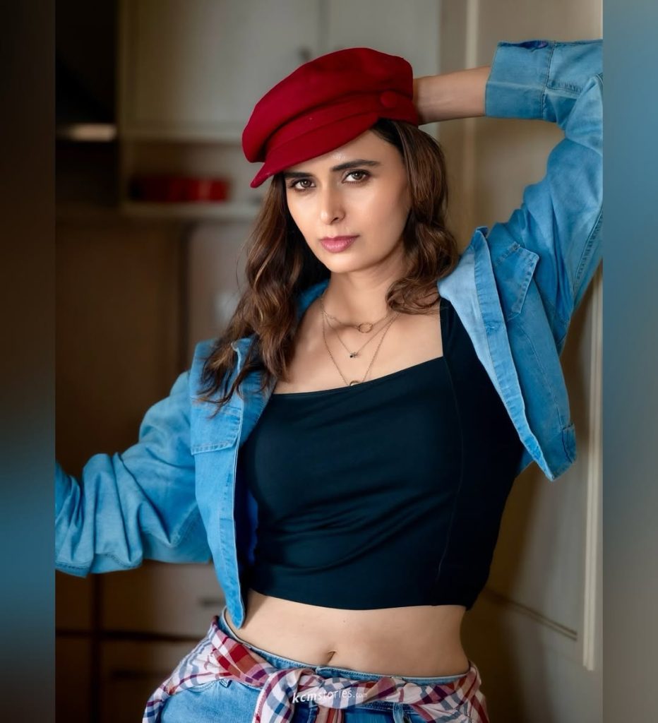 Modern fashion choice showcases Meenakshi Dixit's versatility in styling